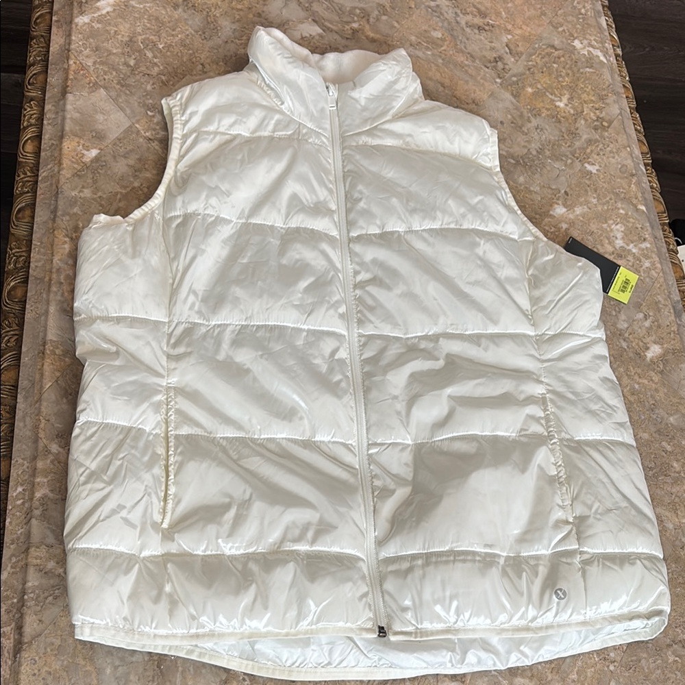 Xersion Women's White Bomber Jacket - Picture 3 of 6